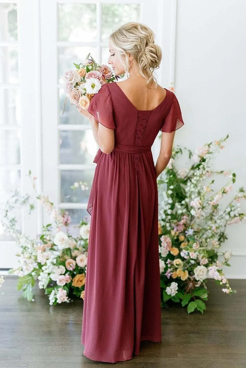 V Neck Bridesmaid Dresses with Slit Chiffon Short Sleeve Prom Dresses Long Pleated Evening Gown with Pockets UU107